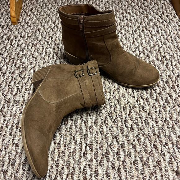 American Eagle Tan Faux Suede Ankle Booties Size 12 - Picture 2 of 8